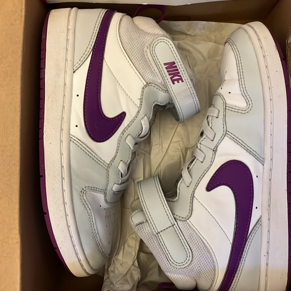 Nike White and Purple Kids' Sneakers - Picture 6 of 6